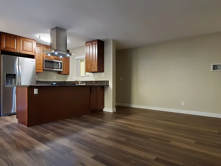 340 5th Ave — Photo 36