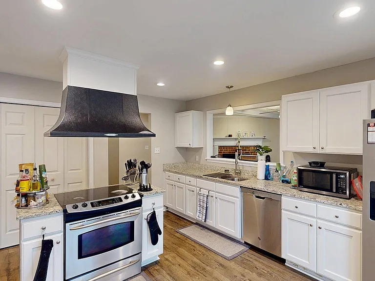 4936 Fountain Hall Dr — Photo 9