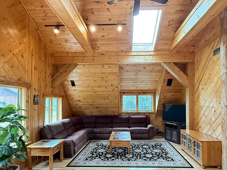 555 W Purchase Rd — Photo 10