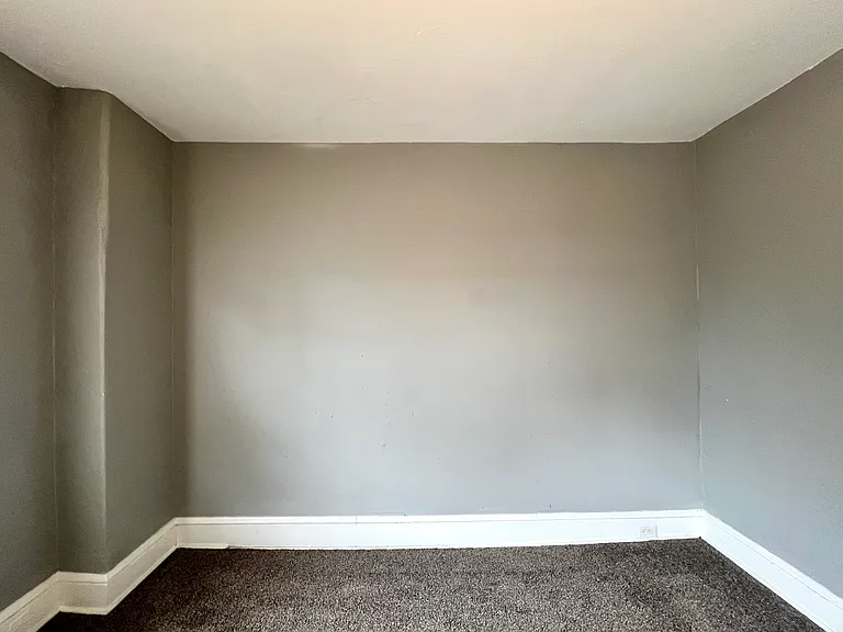 215 N Pine St — Photo 21
