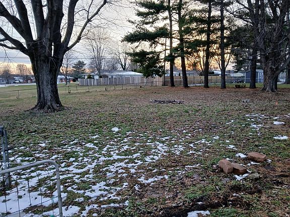 5th image of 207 E Ford St