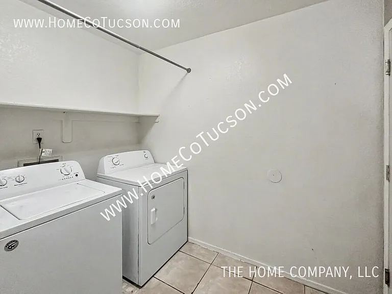 2755 E Liverpool Dr — Photo 14