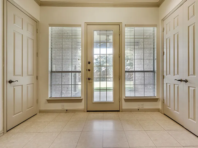 120 Cambridge Ct — Photo 11
