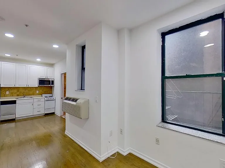 72 Hudson St #1C — Photo 8