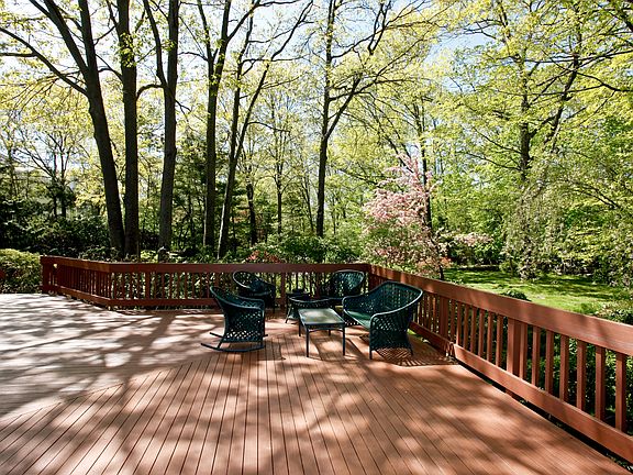 3rd image of 7 Old Woods Dr