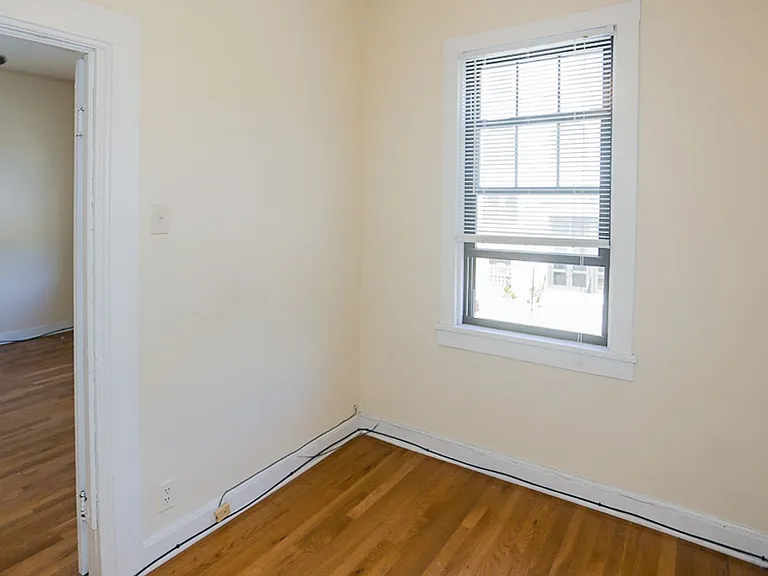 2254 N Southport Ave — Photo 18