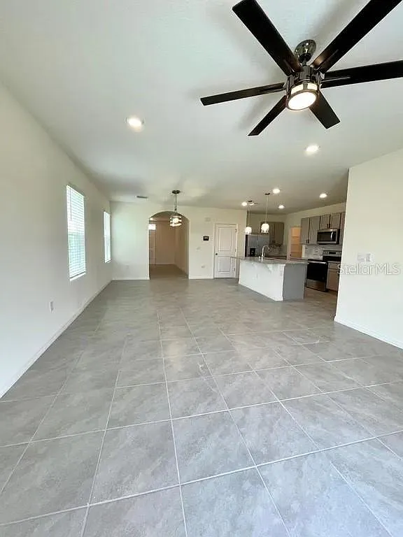 5 bed, 3.0 bath, 2447 sqft, $2,900 — Photo 3