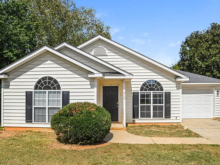 910 Milkfarm Ct — Photo 1