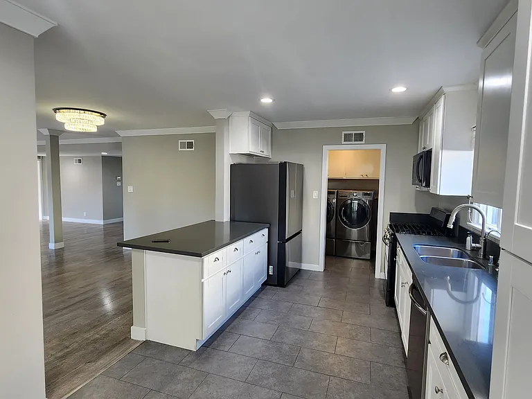 17200 Willard St — Photo 2