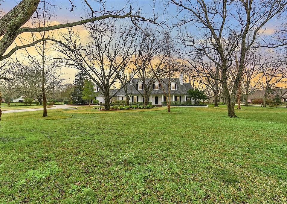 1st image of 4015 Aspenwood Dr