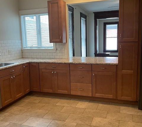 4th image of 47 Elmwood Ave #Lwr
