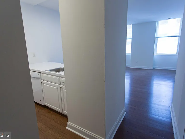 1600-2 Walnut St #405 — Photo 7