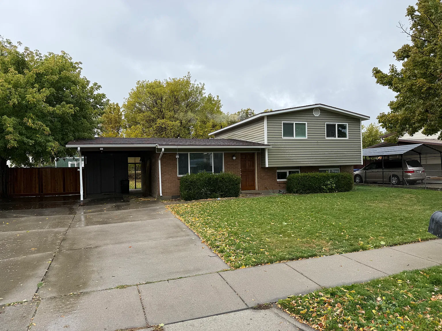 5 bed, 1600 sqft, $2,399 — Photo 1