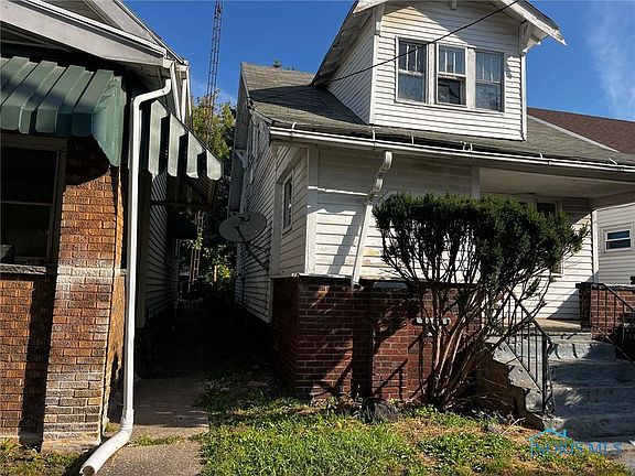 2nd image of 1422 Tecumseh St