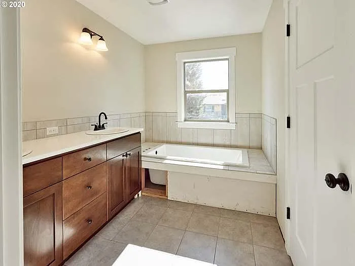 1211 Judy St — Photo 12