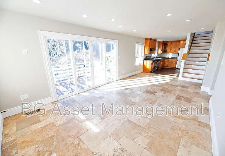 1723 Bayo Vista Ave — Photo 1