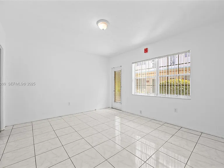 2072 NE 169th St #2 — Photo 7