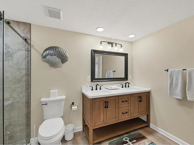3521 Almeria Ave — Photo 10
