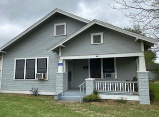 806 Lyons Ave, Schulenburg, TX 78956