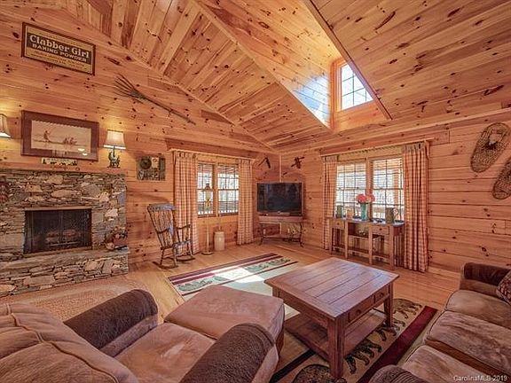 4th image of 448 Little Creek Ln