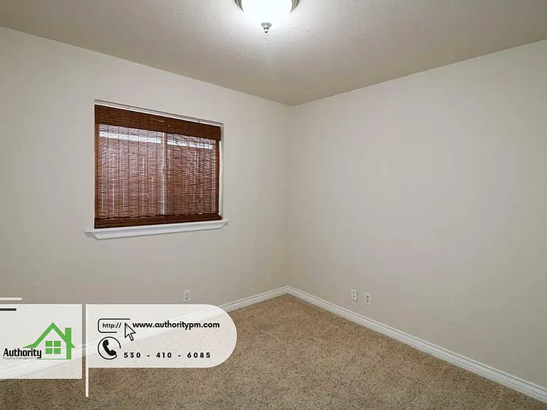 808 Springer Dr — Photo 8