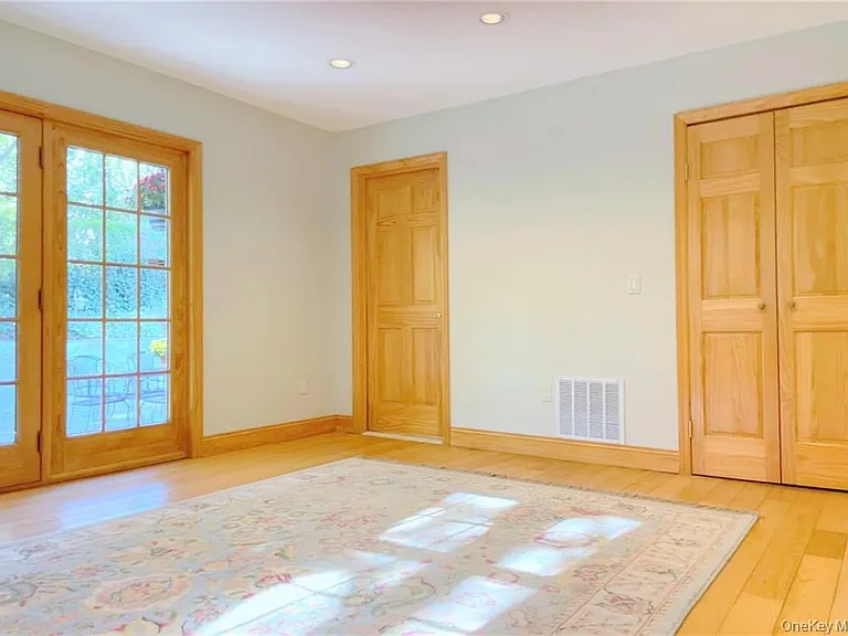 12 Ervilla Dr — Photo 16