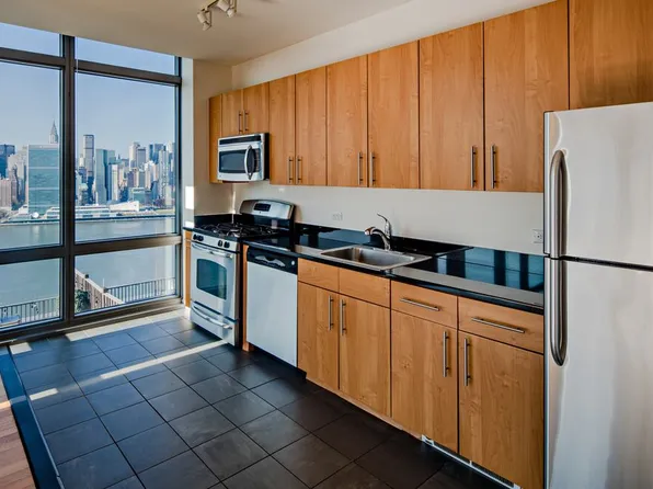 4-75 48th Avenue image 15 of 52