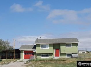 9 S Monkey Rd, Glenrock, WY 82637