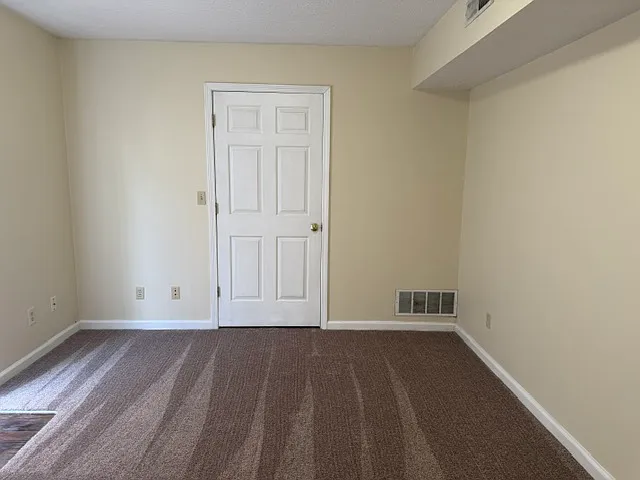 Sleepy Hollow Townhomes — Photo 25