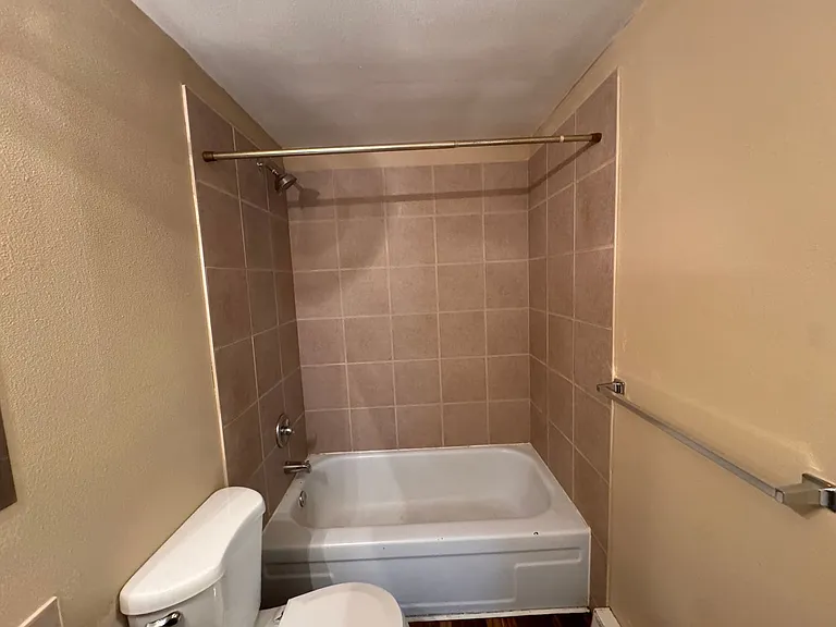 3015 E Central Apts — Photo 10