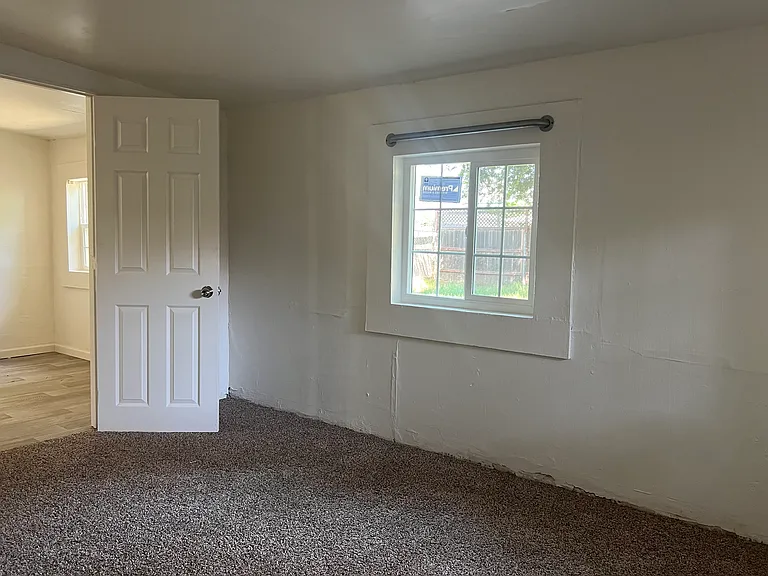 2024 Willow Ave — Photo 9