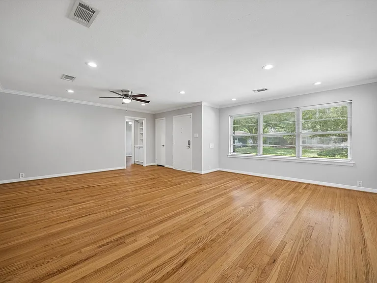 8511 Bluegate St — Photo 2