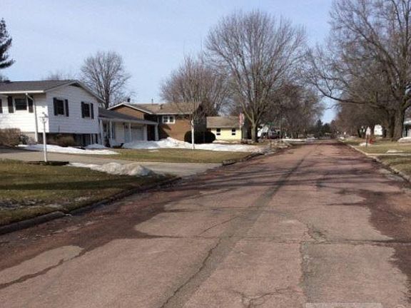 3rd image of 703 Arlington Dr