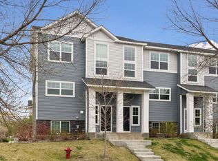 3141 Clover Ridge Dr, Chaska, MN 55318