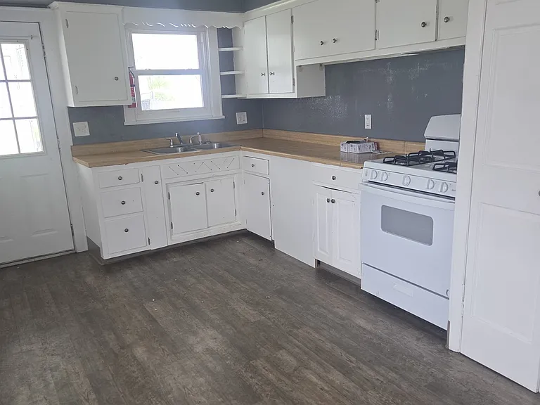 340 N Main St — Photo 7