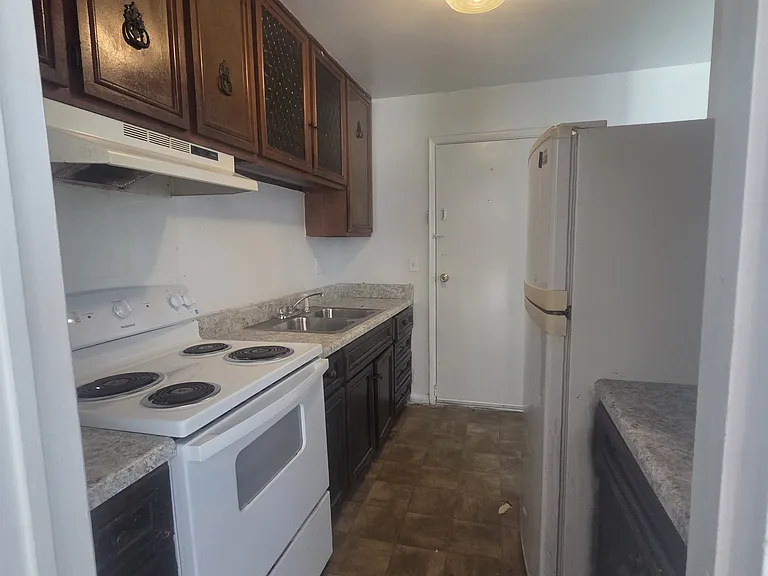 3313 Greening Ln — Photo 3