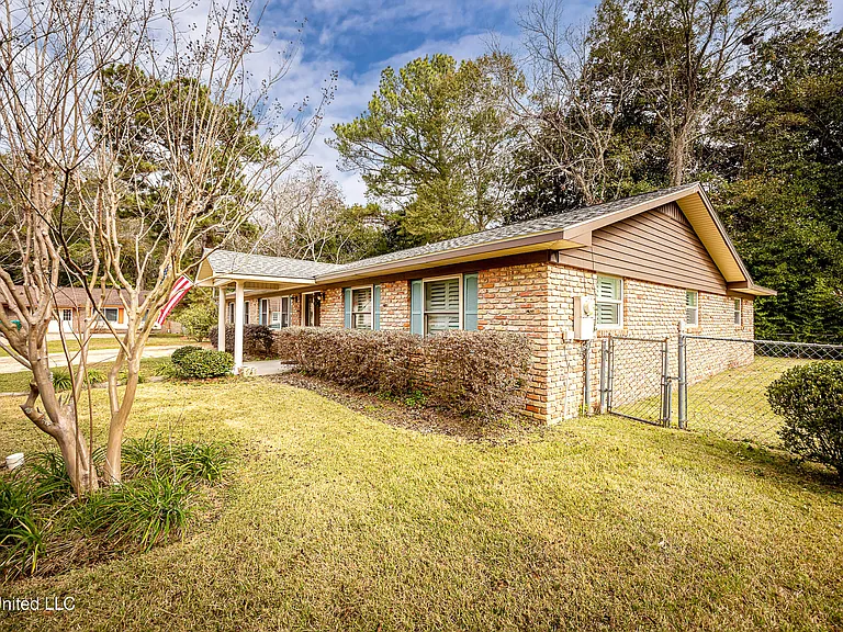 1107 Le Badine Ct — Photo 72