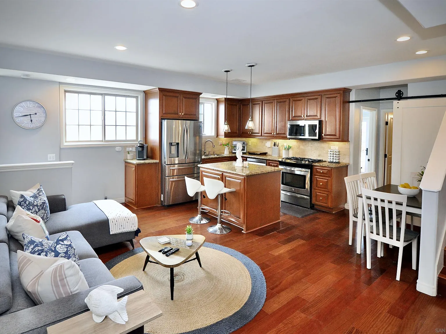 3 bed, 3.0 bath, 1450 sqft, $6,500 — Photo 4