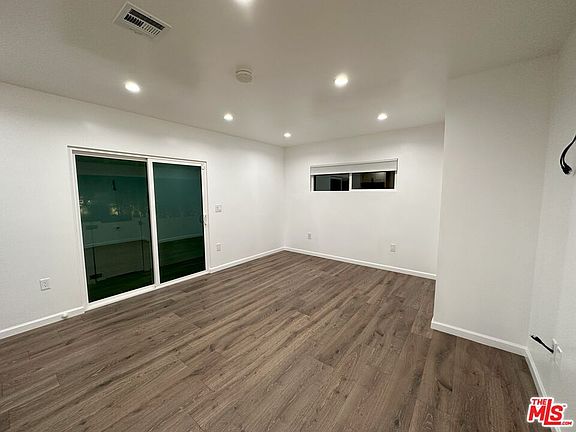 2nd image of 14302 Van Nuys Blvd