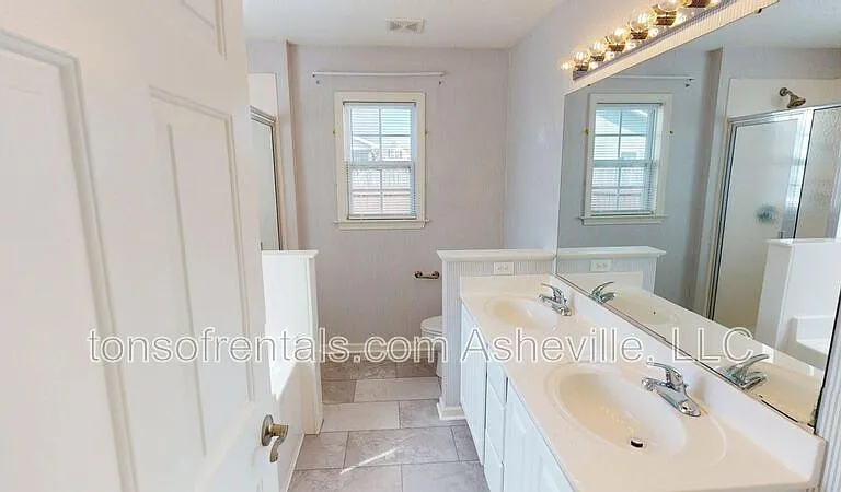 342 Meadow Pathway Dr — Photo 19