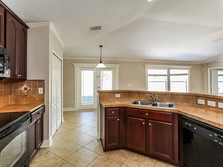 2732 Woodsdale Dr — Photo 8