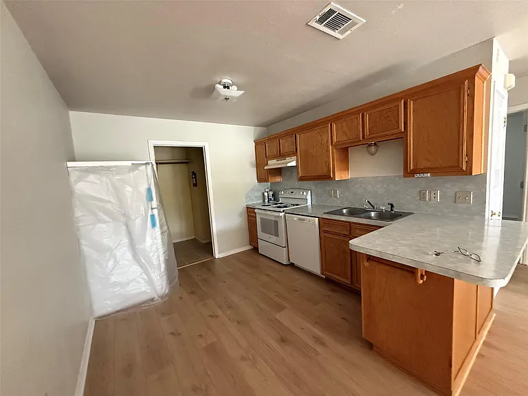 2907 Whisper Oaks Ln #D — Photo 11