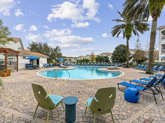Exterior Amenity Pool (2)