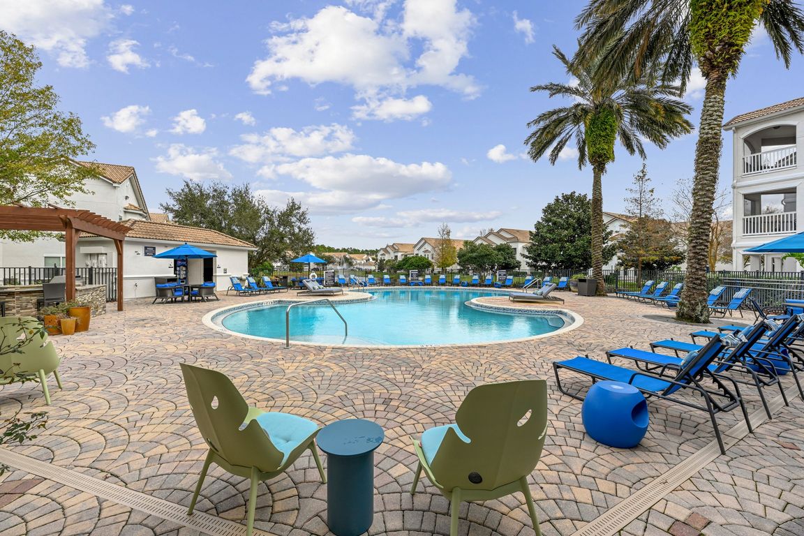 Exterior Amenity Pool (2)