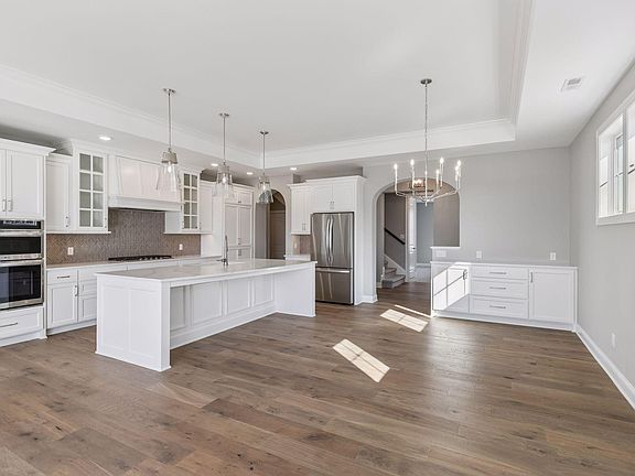 4th image of 48 Spring Farm Rd