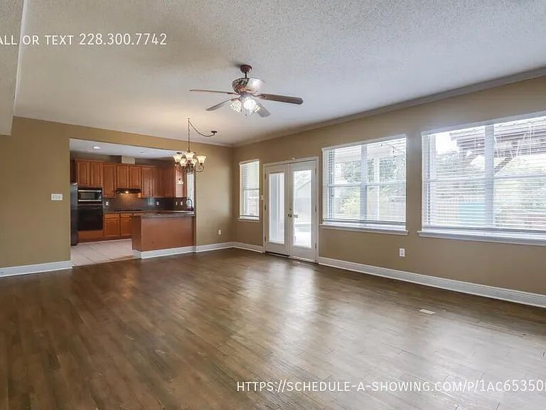2073 Stone Bridge Dr — Photo 4