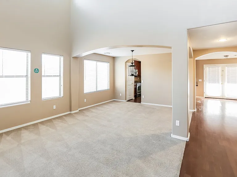 6830 S 44th Ln — Photo 5