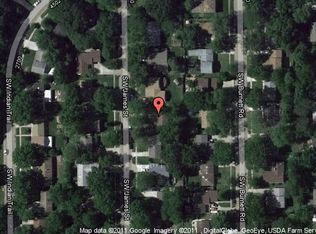 2724 SW James St, Topeka, KS 66614