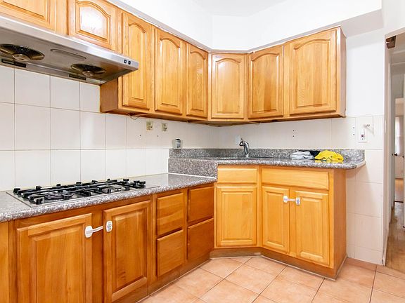5th image of 3080 Avenue W #2
