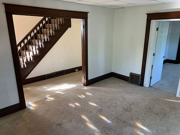 3rd image of 325 N 13th Ave E